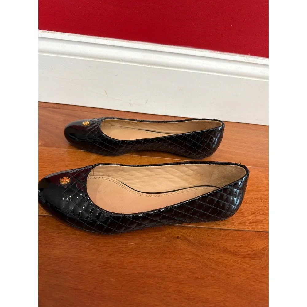 Tory Burch Ballet Flats Womens Black Quilted‎ Patent Leather Gold Logo 7.5M